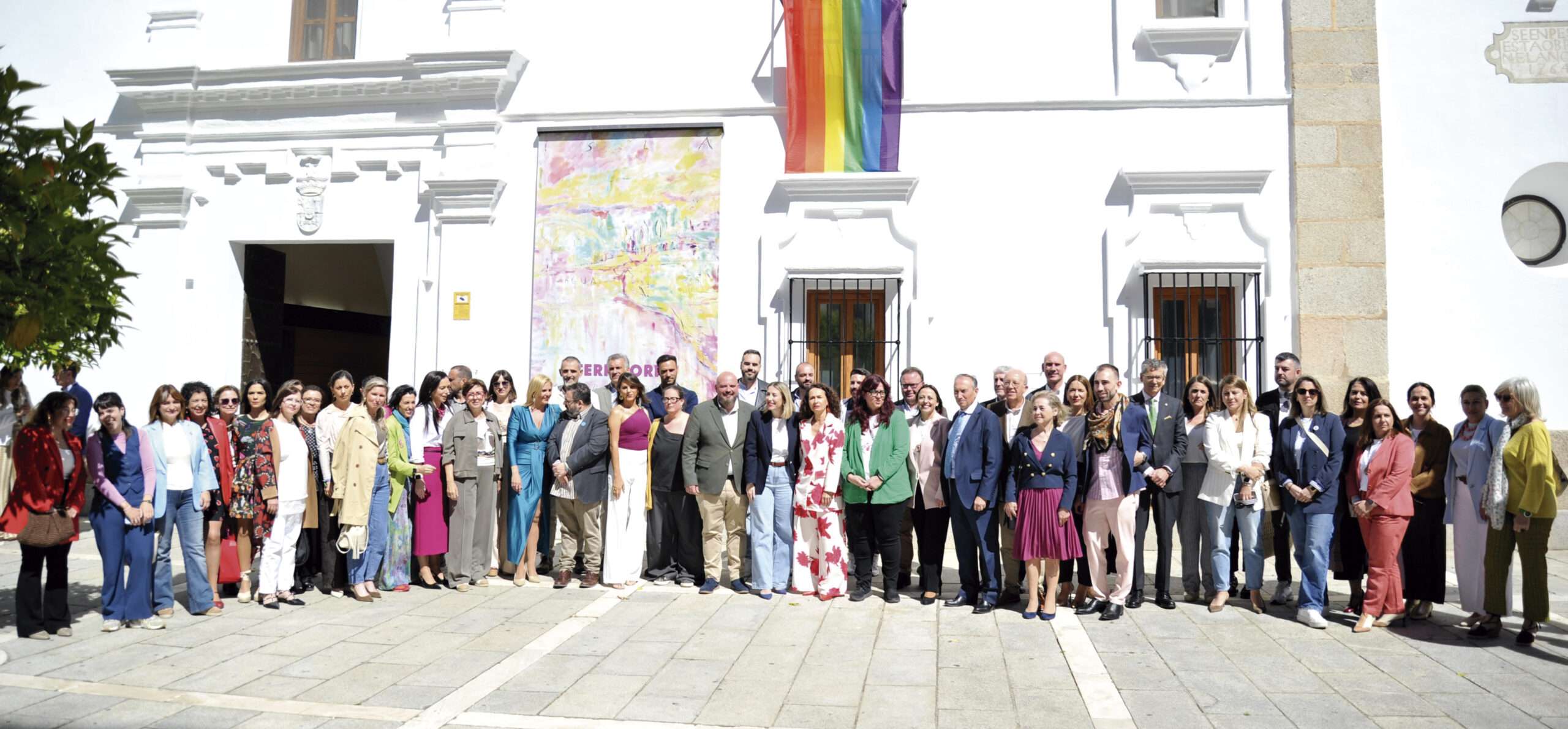 La Asamblea de Extremadura reivindica la defensa de los derechos y la igualdad con motivo del Día contra la LGTBIfobia