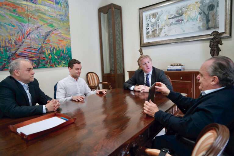 Fundación Primera Fila da a conocer el proyecto ‘3VA’ al alcalde de Badajoz