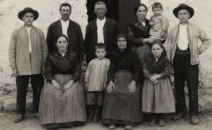 Los rostros vestidos de una comunidad: identidad, dignidad y memoria en la fotografía chinata entre 1887 y 1934