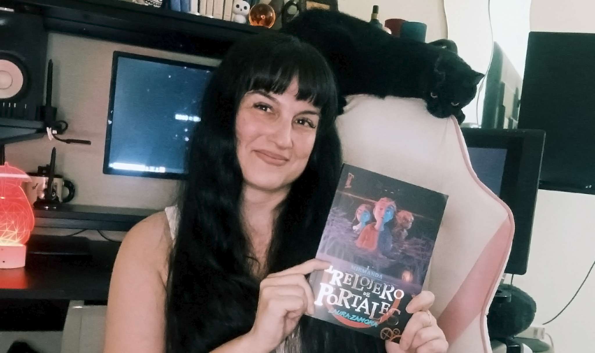 Laura Zamora debuta en la literatura con ‘El relojero de Portales. Mirmanda’