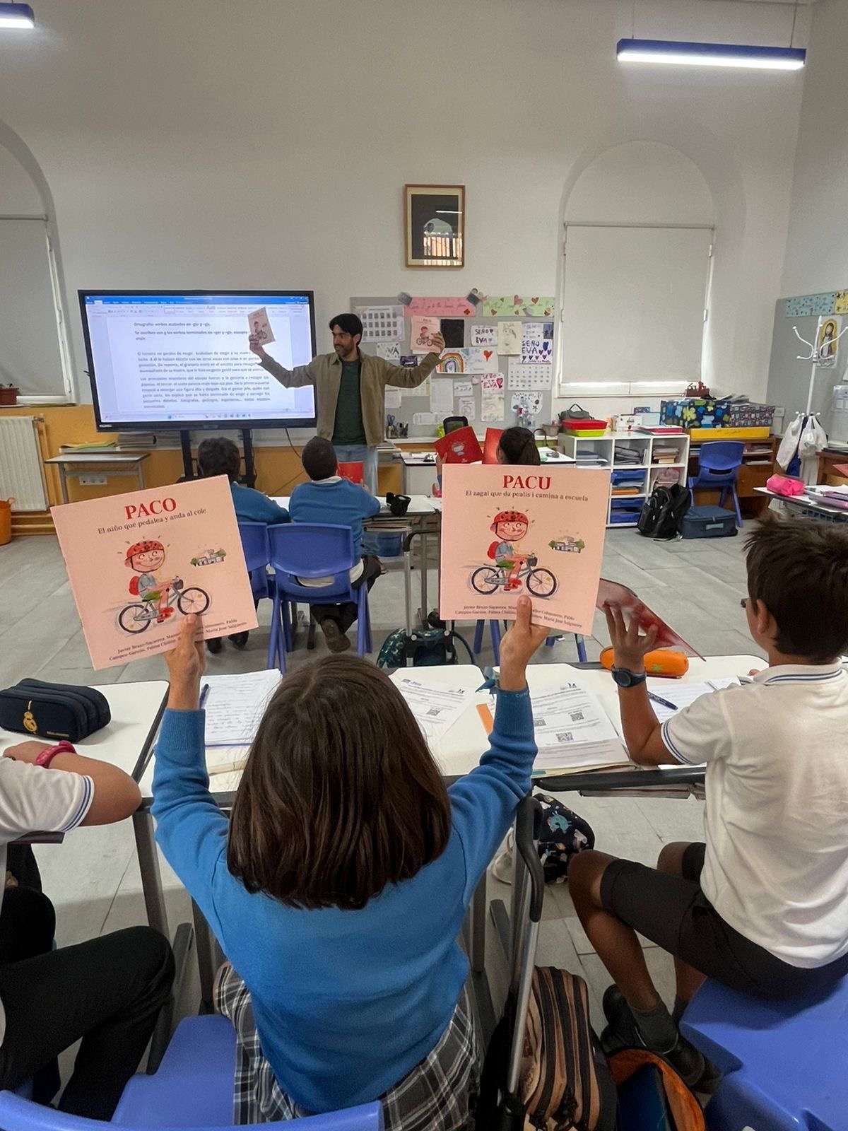 El libro infantil ‘PACU’ promueve la movilidad activa y el extremeño entre escolares
