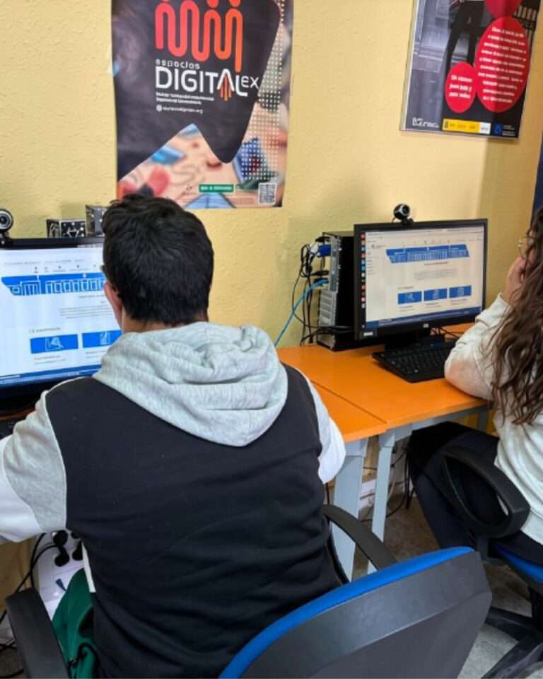 Aupex forma a un millar de extremeños en la gestión de trámites electrónicos con la Administración