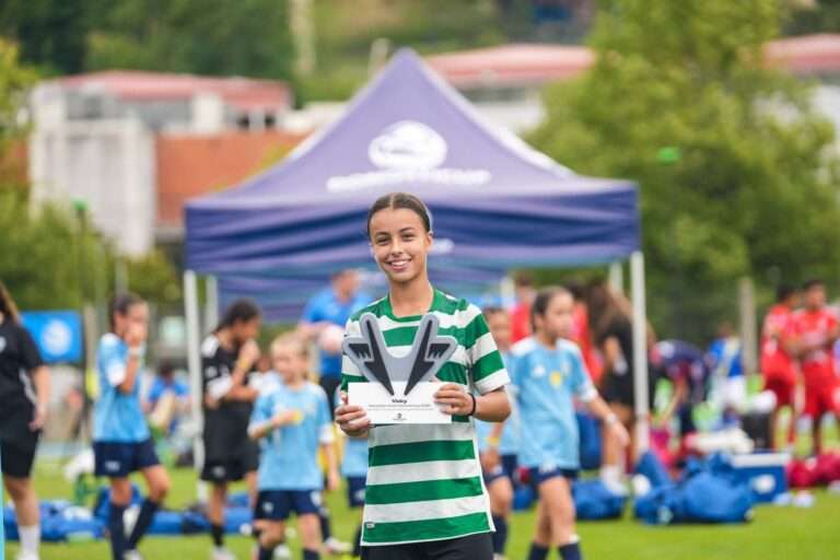 La ribereña María Nogales conquista la Donosti Cup y recibe el primer Premio Vicky López a la futbolista con mayor proyección del torneo