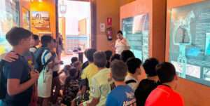 La arqueología despierta la curiosidad de 165 niños del Campamento de Verano de Ribera del Fresno gracias a un taller de Baeturia Ribera