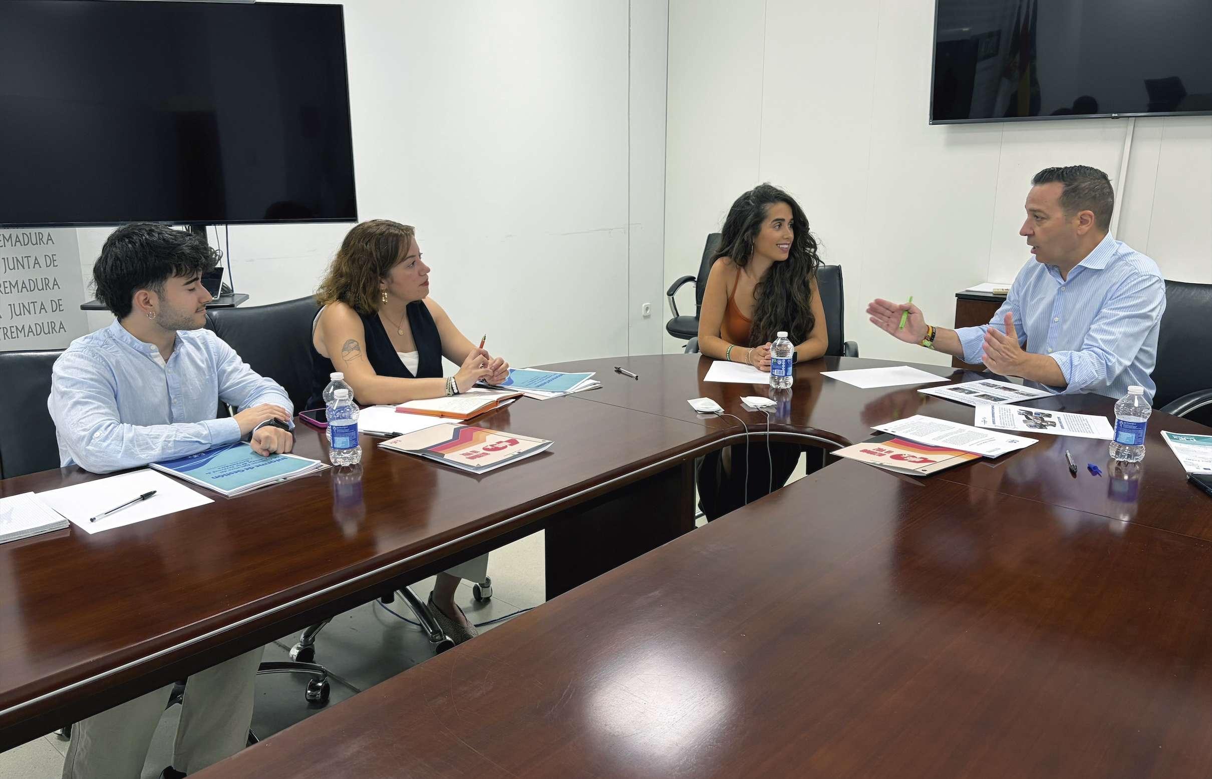 El Consejo de la Juventud de Extremadura traslada al Ejecutivo regional sus demandas sobre emancipación e igualdad
