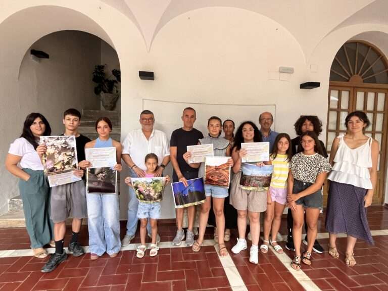 Los Santos de Maimona entrega los premios del XIII Rally Fotográfico de la Uva Eva Beba