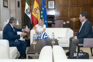 La Junta de Extremadura impulsará la formación digital y la transformación tecnológica de las empresas