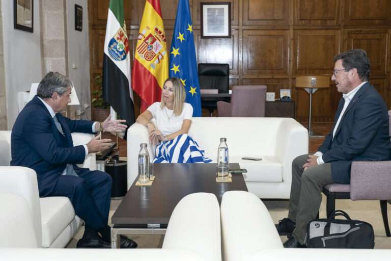 La Junta de Extremadura impulsará la formación digital y la transformación tecnológica de las empresas