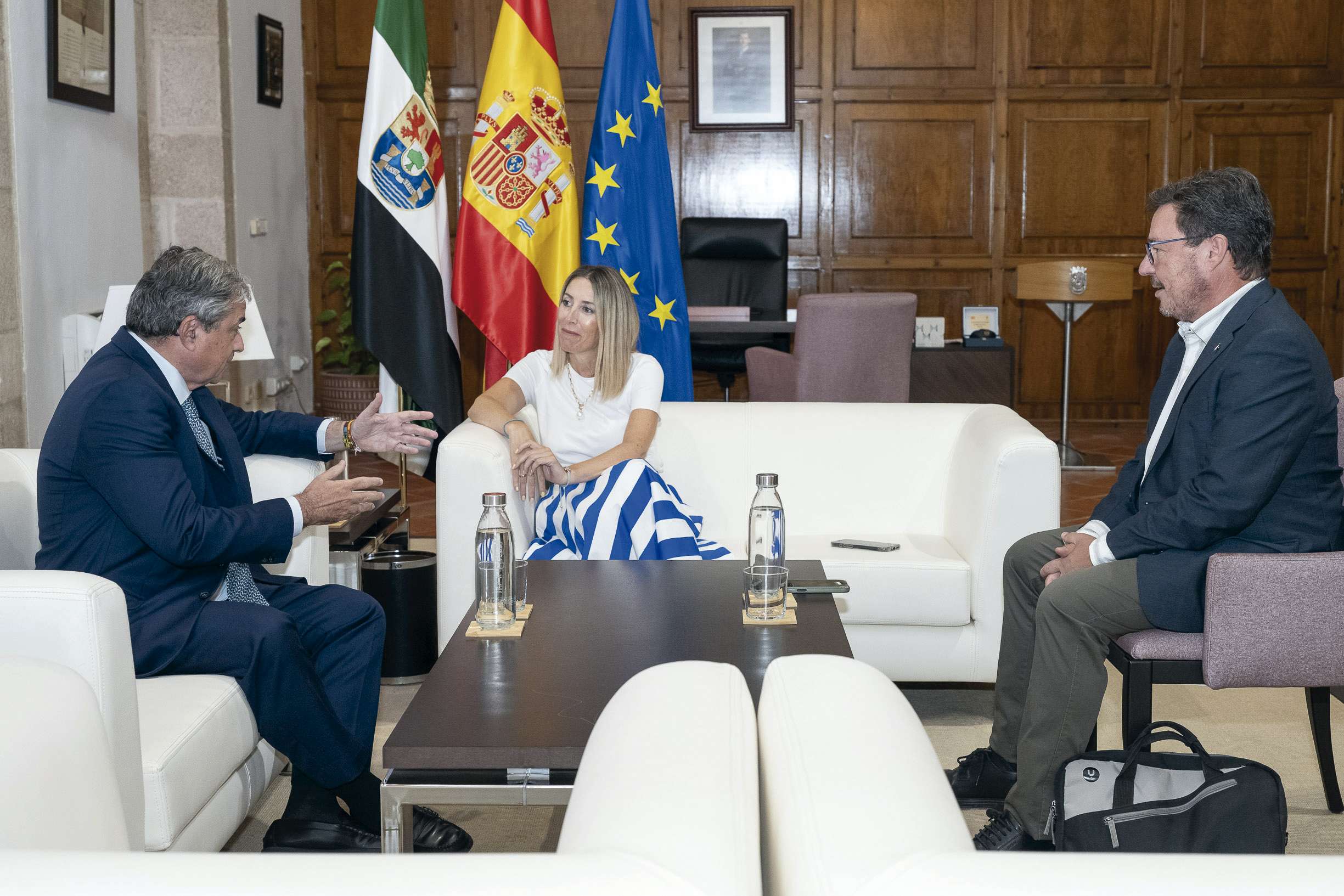 La Junta de Extremadura impulsará la formación digital y la transformación tecnológica de las empresas