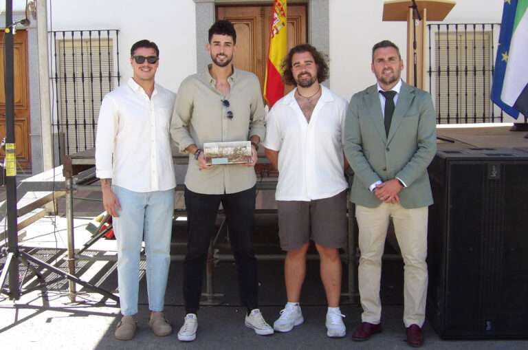 Ribera del Fresno reivindica sus raíces extremeñas y reconoce a Fernando Sánchez Tavero como 'Ribereño del Año 2026'
