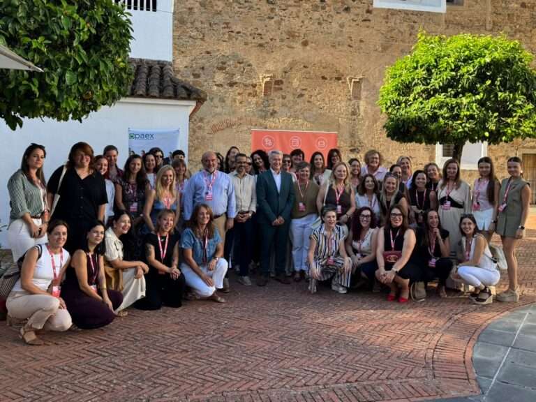 El Desayuno EME de Olivenza congrega a medio centenar de empresarias y emprendedoras