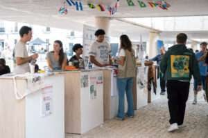 La Feria de Asociaciones pone en valor el asociacionismo juvenil extremeño