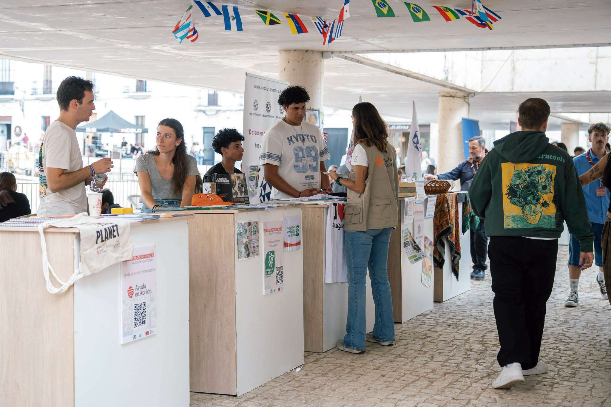 La Feria de Asociaciones pone en valor el asociacionismo juvenil extremeño